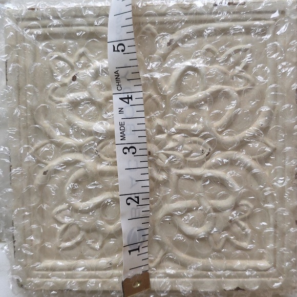 Central Park Plaques Set of 3 Wall Decor Distressed White- Southern Living@Home - Picture 13 of 15